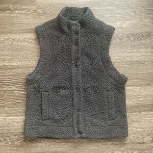 Aerie flannel lined cloud sherpa vest in charcoal gray in size XL